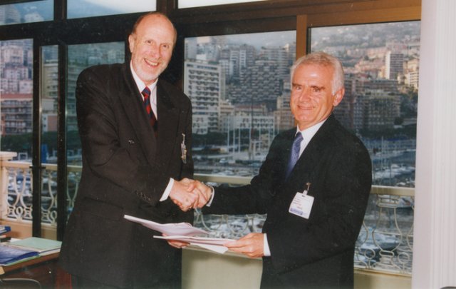 Υπογραφή Μνημονίου Συνεργασίας ΥΥ και Γερμανίας 2002